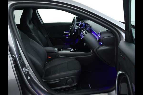 Mercedes-Benz A-Klasse 250 e AMG Line AMG Line Advanced Plus | Night Pakket | 19 Inch AMG velgen | Stoel en Stuurverwarming. Inclusief 24 maanden MB Certified garantie voor Europa.