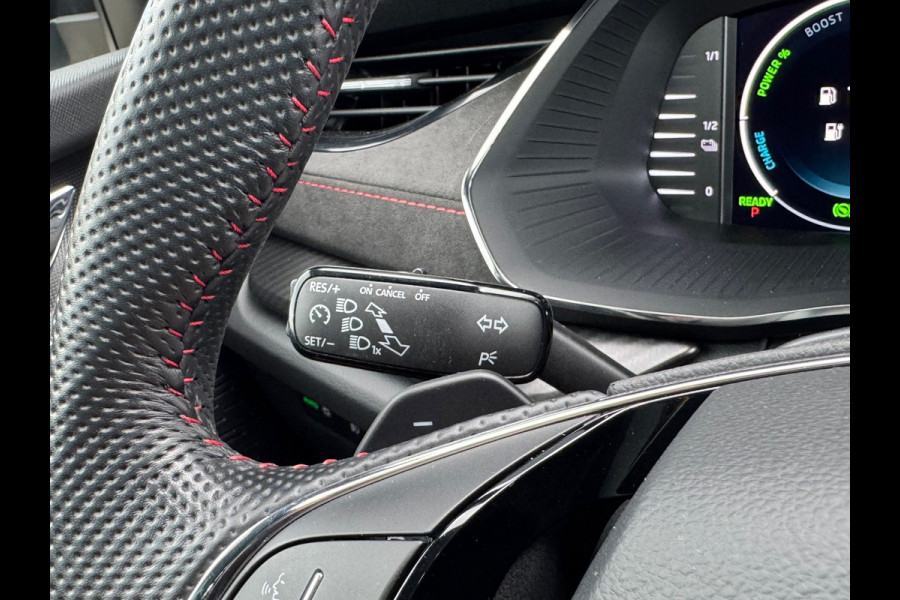 Škoda Octavia Combi 1.4 TSI RS iV PHEV * Trekhaak * Keyless * Stoelverwarming *
