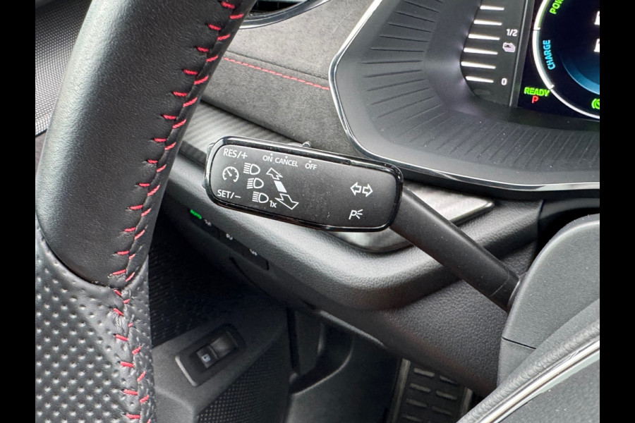 Škoda Octavia Combi 1.4 TSI RS iV PHEV * Trekhaak * Keyless * Stoelverwarming *