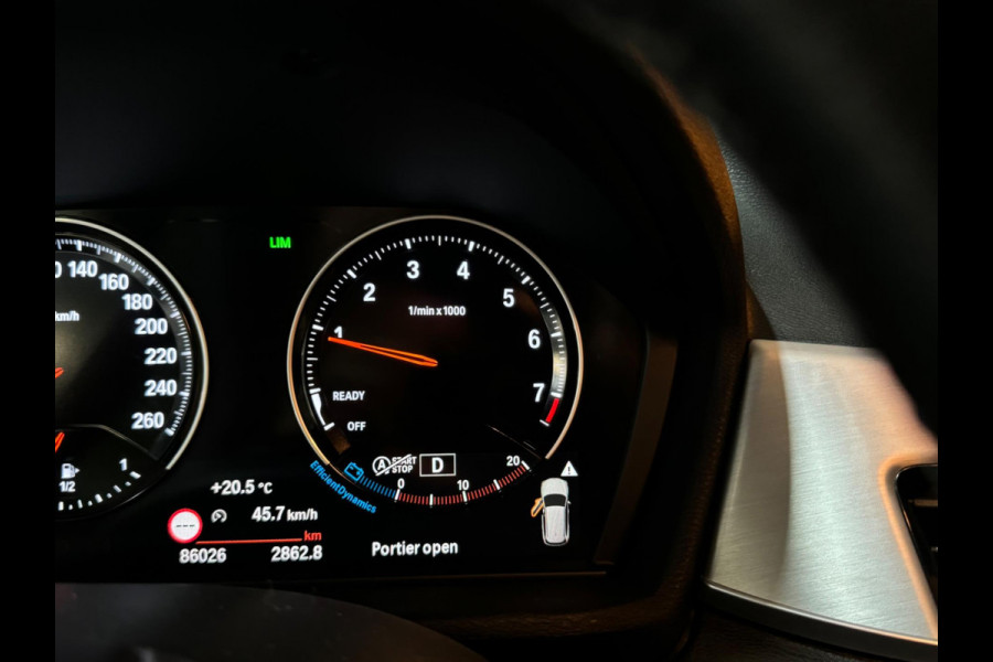 BMW X1 XDrive20i Executive Garantie Camera StoelVW Elek Achterklep PDC Cruise Navi Clima Led Lane All Season Rijklaar
