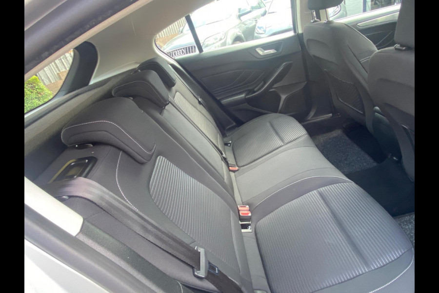 Ford Focus 1.0 TITANIUM CAMERA/NAVI/KEYLESS/LANE/CARPLAY