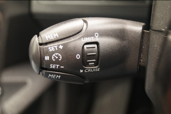 Peugeot 5008 1.2 PureTech 130pk Automaat Executive 7-persoons