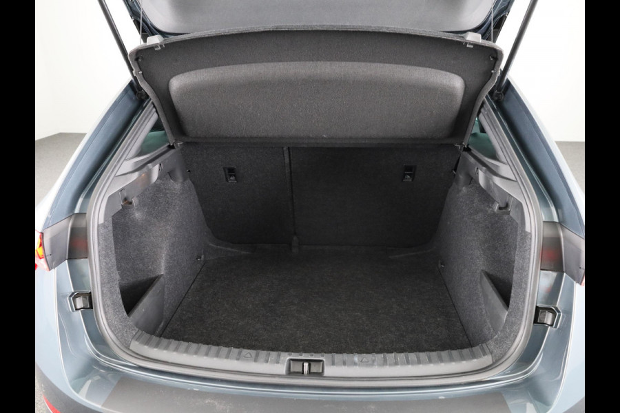 Škoda SCALA 1.0 TSI Sport Business 115 pk | Navigatie via App | Parkeersensoren achter | Autom. airco | Cruise control | Apple Carplay/Android Auto |