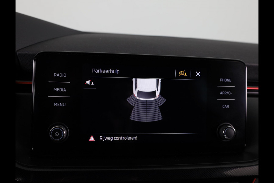 Škoda SCALA 1.0 TSI Sport Business 115 pk | Navigatie via App | Parkeersensoren achter | Autom. airco | Cruise control | Apple Carplay/Android Auto |