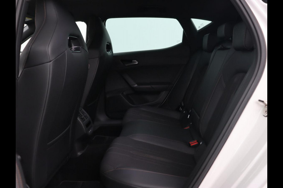 CUPRA Leon 1.4 eHybrid VZ | 245pk | Stoel & stuurverwarming | Carplay | Camera | Adaptive cruise | Navigatie | Sfeerverlichting | Keyless | Sportstoelen | PHEV | Plug In