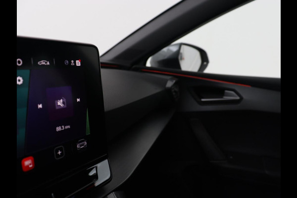 CUPRA Leon 1.4 eHybrid VZ | 245pk | Stoel & stuurverwarming | Carplay | Camera | Adaptive cruise | Navigatie | Sfeerverlichting | Keyless | Sportstoelen | PHEV | Plug In