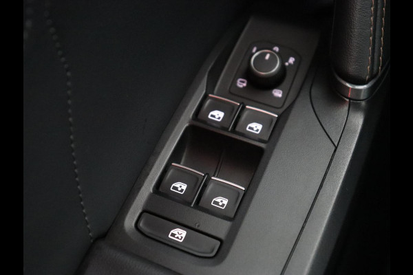 CUPRA Leon 1.4 eHybrid VZ | 245pk | Stoel & stuurverwarming | Carplay | Camera | Adaptive cruise | Navigatie | Sfeerverlichting | Keyless | Sportstoelen | PHEV | Plug In