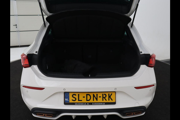 CUPRA Leon 1.4 eHybrid VZ | 245pk | Stoel & stuurverwarming | Carplay | Camera | Adaptive cruise | Navigatie | Sfeerverlichting | Keyless | Sportstoelen | PHEV | Plug In