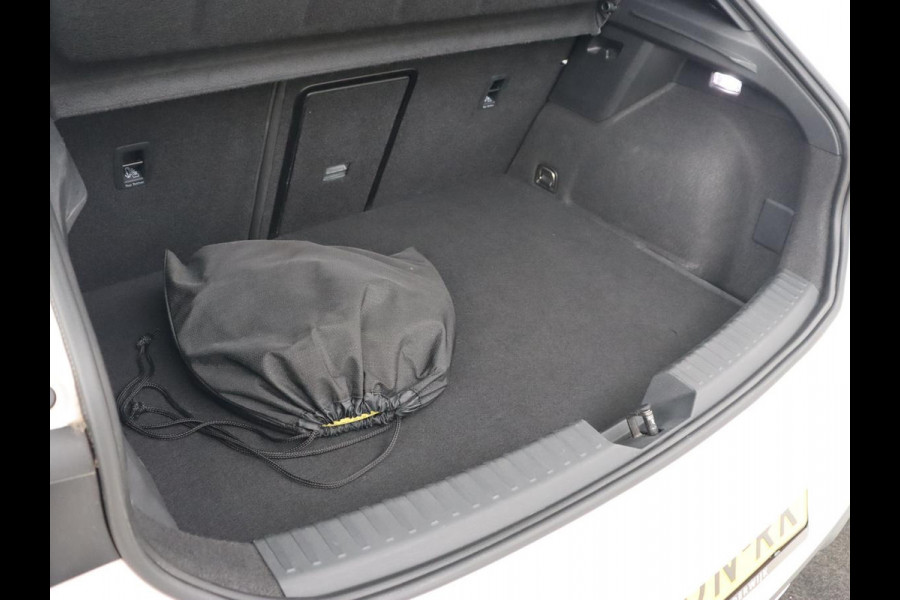 CUPRA Leon 1.4 eHybrid VZ | 245pk | Stoel & stuurverwarming | Carplay | Camera | Adaptive cruise | Navigatie | Sfeerverlichting | Keyless | Sportstoelen | PHEV | Plug In