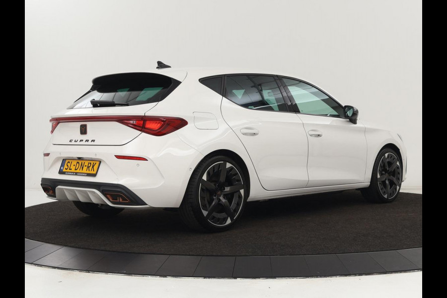 CUPRA Leon 1.4 eHybrid VZ | 245pk | Stoel & stuurverwarming | Carplay | Camera | Adaptive cruise | Navigatie | Sfeerverlichting | Keyless | Sportstoelen | PHEV | Plug In