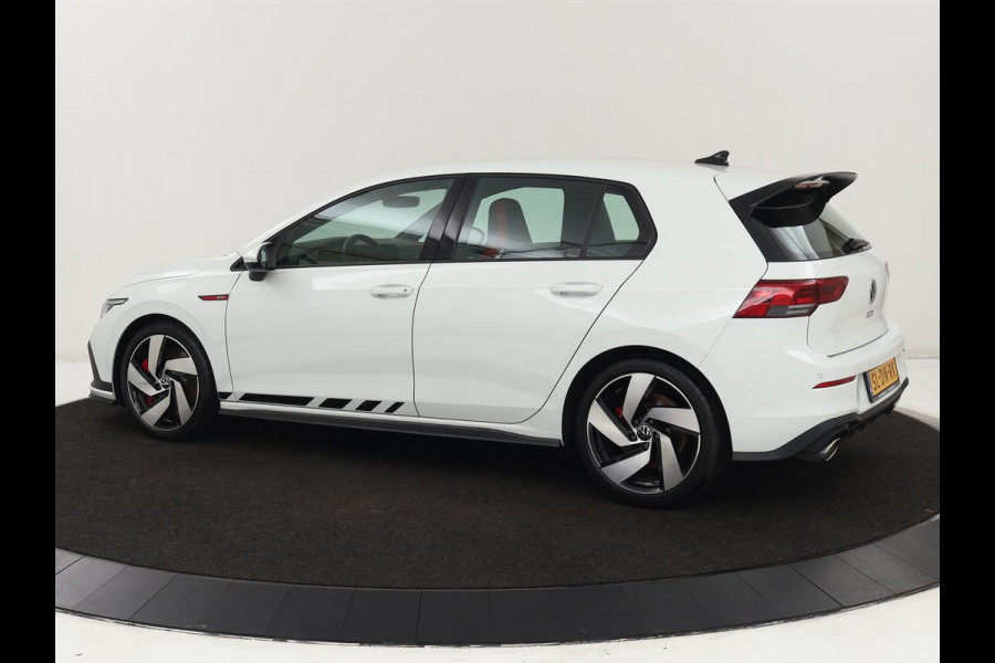 Volkswagen Golf 2.0 TSI GTI Clubsport | 300pk | Stoel & stuurverwarming | Carplay | Sfeerverlichting | LED Plus | Sportstoelen | Parkeerhulp | Digital Cockpit | Climate control