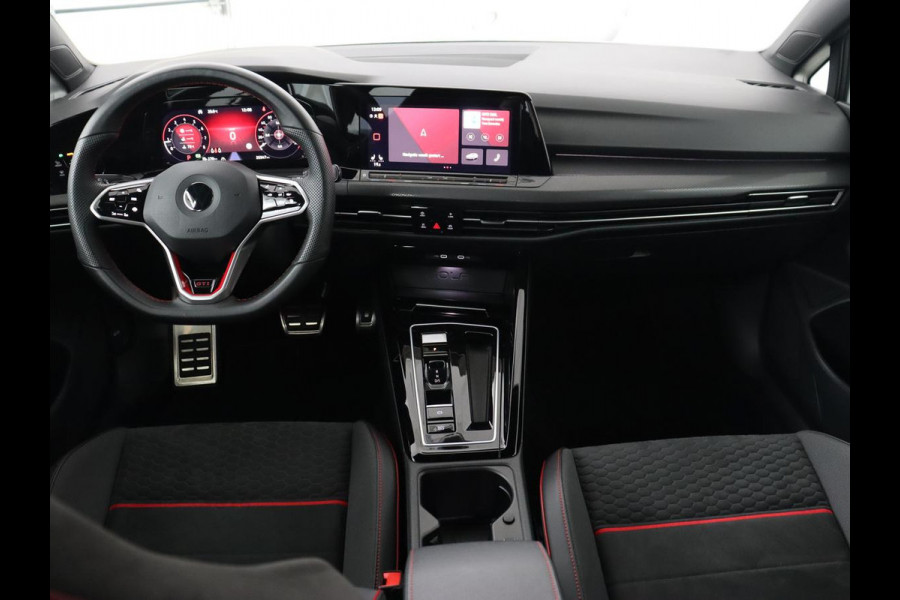 Volkswagen Golf 2.0 TSI GTI Clubsport | 300pk | Stoel & stuurverwarming | Carplay | Sfeerverlichting | LED Plus | Sportstoelen | Parkeerhulp | Digital Cockpit | Climate control