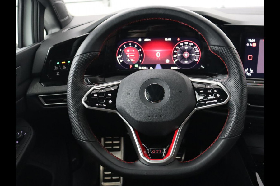 Volkswagen Golf 2.0 TSI GTI Clubsport | 300pk | Stoel & stuurverwarming | Carplay | Sfeerverlichting | LED Plus | Sportstoelen | Parkeerhulp | Digital Cockpit | Climate control