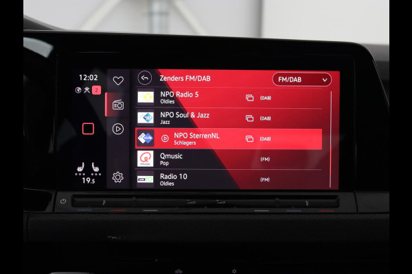 Volkswagen Golf 2.0 TSI GTI Clubsport | 300pk | Stoel & stuurverwarming | Carplay | Sfeerverlichting | LED Plus | Sportstoelen | Parkeerhulp | Digital Cockpit | Climate control