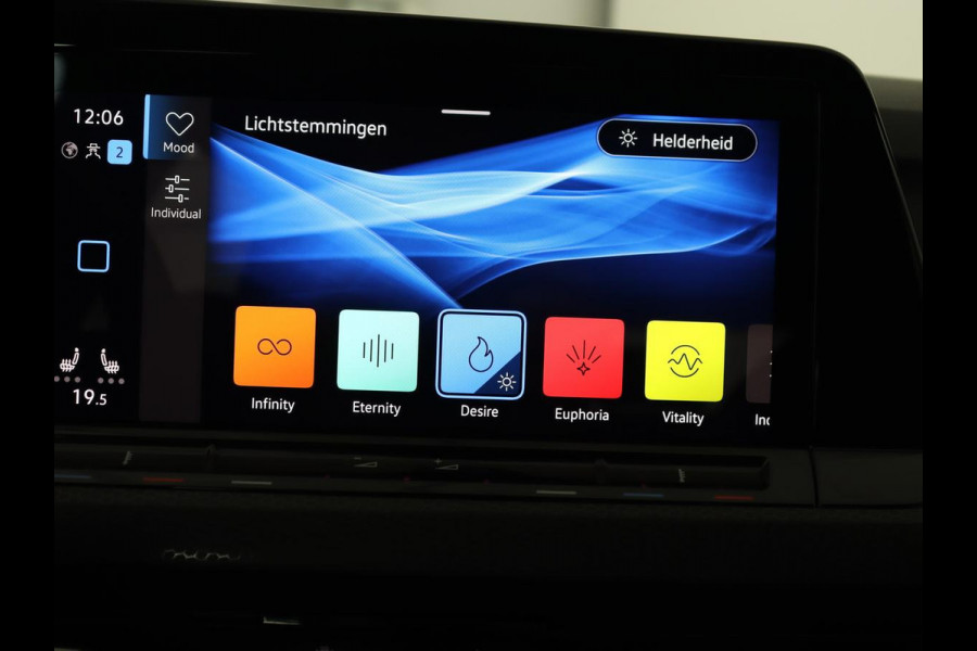 Volkswagen Golf 2.0 TSI GTI Clubsport | 300pk | Stoel & stuurverwarming | Carplay | Sfeerverlichting | LED Plus | Sportstoelen | Parkeerhulp | Digital Cockpit | Climate control