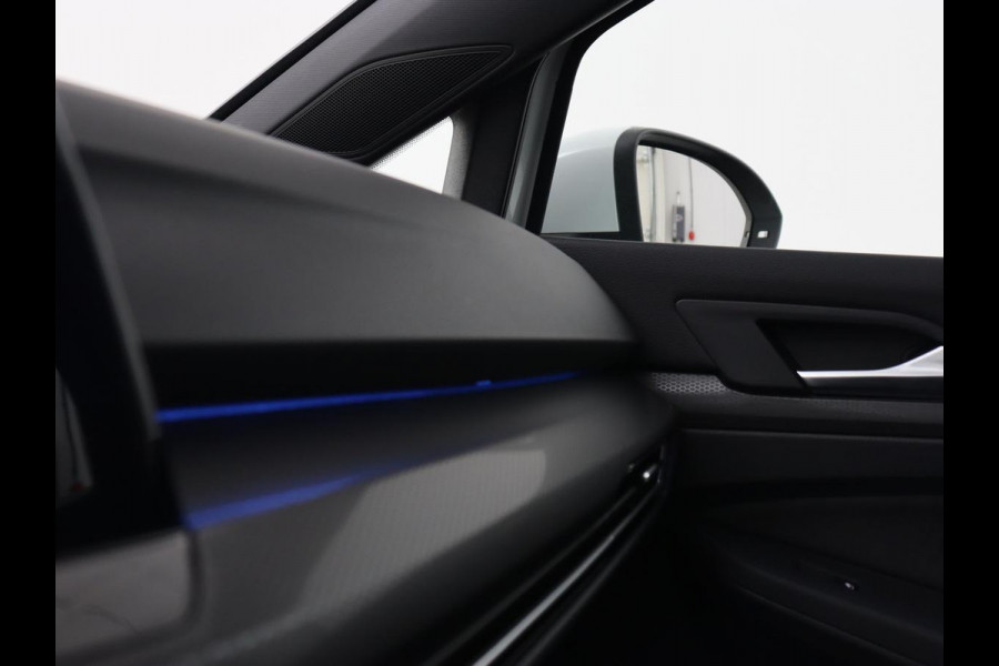 Volkswagen Golf 2.0 TSI GTI Clubsport | 300pk | Stoel & stuurverwarming | Carplay | Sfeerverlichting | LED Plus | Sportstoelen | Parkeerhulp | Digital Cockpit | Climate control
