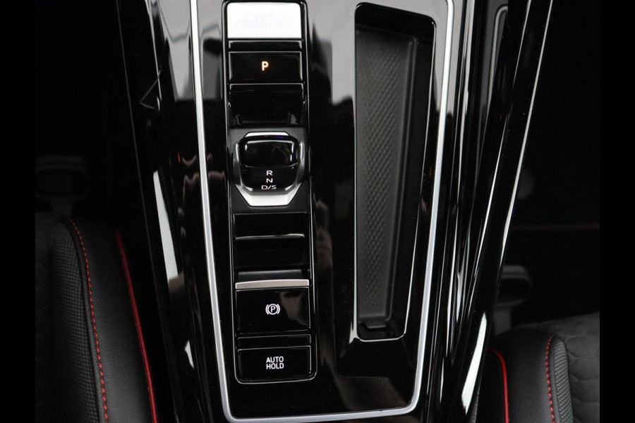 Volkswagen Golf 2.0 TSI GTI Clubsport | 300pk | Stoel & stuurverwarming | Carplay | Sfeerverlichting | LED Plus | Sportstoelen | Parkeerhulp | Digital Cockpit | Climate control