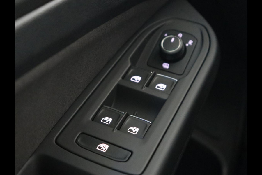 Volkswagen Golf 2.0 TSI GTI Clubsport | 300pk | Stoel & stuurverwarming | Carplay | Sfeerverlichting | LED Plus | Sportstoelen | Parkeerhulp | Digital Cockpit | Climate control
