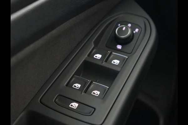 Volkswagen Golf 2.0 TSI GTI Clubsport | 300pk | Stoel & stuurverwarming | Carplay | Sfeerverlichting | LED Plus | Sportstoelen | Parkeerhulp | Digital Cockpit | Climate control