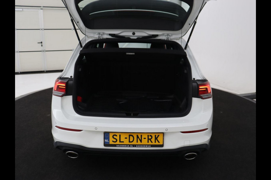 Volkswagen Golf 2.0 TSI GTI Clubsport | 300pk | Stoel & stuurverwarming | Carplay | Sfeerverlichting | LED Plus | Sportstoelen | Parkeerhulp | Digital Cockpit | Climate control