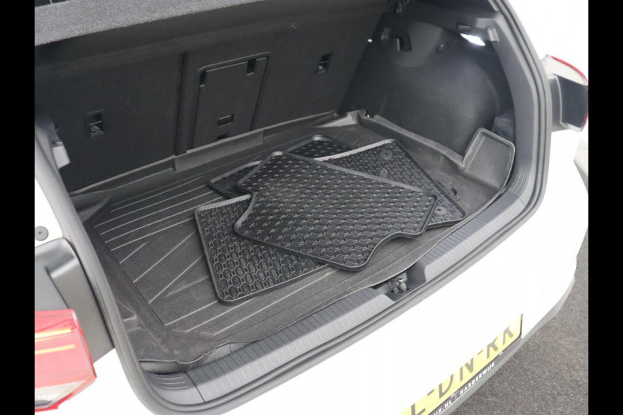 Volkswagen Golf 2.0 TSI GTI Clubsport | 300pk | Stoel & stuurverwarming | Carplay | Sfeerverlichting | LED Plus | Sportstoelen | Parkeerhulp | Digital Cockpit | Climate control