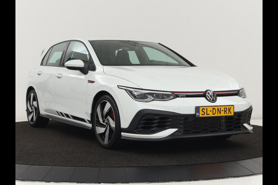 Volkswagen Golf 2.0 TSI GTI Clubsport | 300pk | Stoel & stuurverwarming | Carplay | Sfeerverlichting | LED Plus | Sportstoelen | Parkeerhulp | Digital Cockpit | Climate control