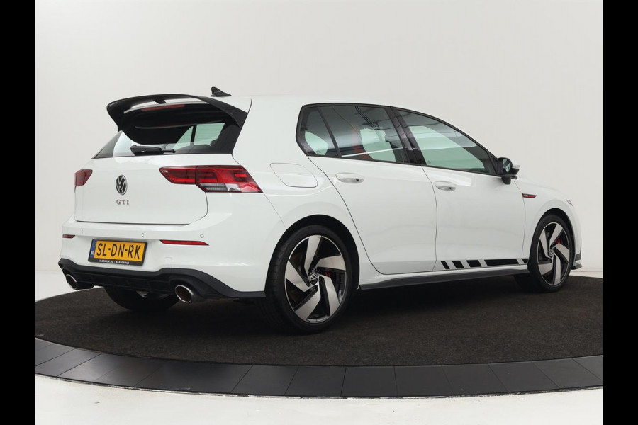 Volkswagen Golf 2.0 TSI GTI Clubsport | 300pk | Stoel & stuurverwarming | Carplay | Sfeerverlichting | LED Plus | Sportstoelen | Parkeerhulp | Digital Cockpit | Climate control