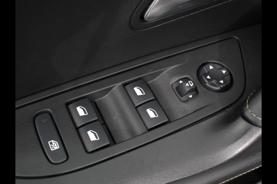Peugeot 2008 1.2 PureTech 130pk Automaat GT-Line Navigatie Apple Carplay/Android Auto Camera Parkeersensoren Ledverlichting Cruise Control Virtual Cockpit Climate Control Lichtmetalen velgen