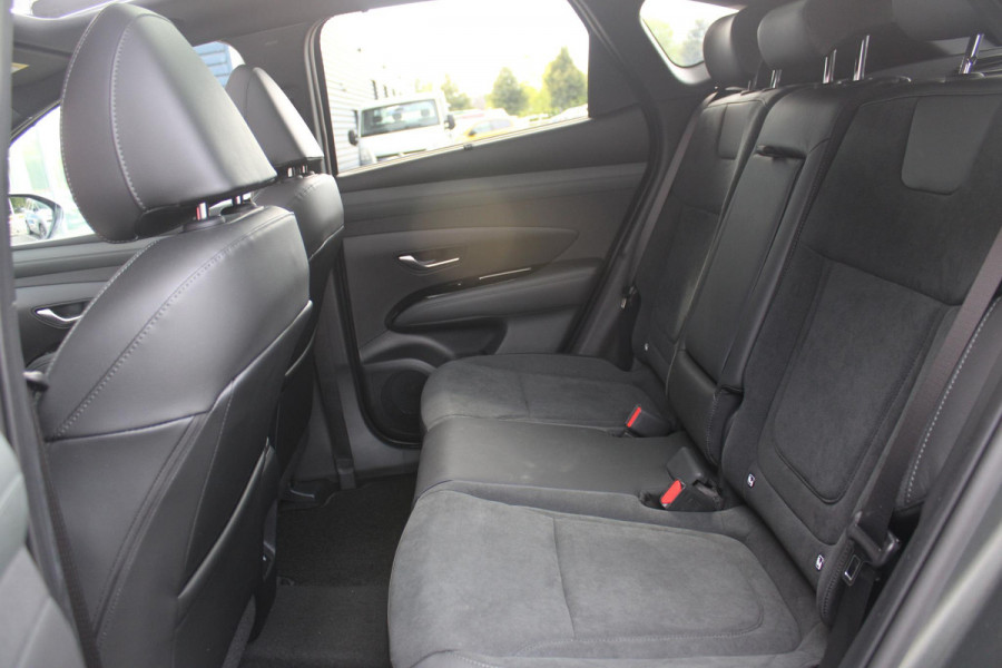 Hyundai Tucson 1.6 T-GDI PHEV 252PK 20TH ANNIVERSARY+ SKY *NIEUW* | PANORAMISCH SCHUIF/KANTELDAK | STUUR / STOELVERWARMING | FULL LED KOPLAMPEN | |HALF ALCANTARA / LEDER 20TH ANNIVERSARY DESIGN MET GROENE STIKSELS | NAVIGATIE | ADAPTIVE CRUISE CONTROL | DRAADLOOS APPLE CARPLAY / ANDROID AUTO | DRAADLOOS TELEFOONLADER | ELEKTRISCH BEDIENBARE ACHTERKLEP | DODEHOEK DETECTIE | 3 FASE CLIMATE CONTROL | KRELL PREMIUM AUDIO | 19"INCH 20TH ANNIVERSARY VELGEN | ZONWERING IN ACHTER PORTIEREN | PINE GREEN MATTE METALLIC LAK | DEURLIJSTEN MET LUXE AFWERKING | DAKRAILS ZWART |