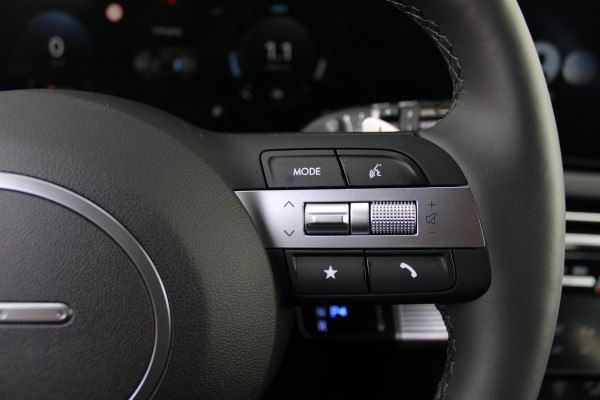 Hyundai Tucson 1.6 T-GDI PHEV 252PK 20TH ANNIVERSARY+ SKY *NIEUW* | PANORAMISCH SCHUIF/KANTELDAK | STUUR / STOELVERWARMING | FULL LED KOPLAMPEN | |HALF ALCANTARA / LEDER 20TH ANNIVERSARY DESIGN MET GROENE STIKSELS | NAVIGATIE | ADAPTIVE CRUISE CONTROL | DRAADLOOS APPLE CARPLAY / ANDROID AUTO | DRAADLOOS TELEFOONLADER | ELEKTRISCH BEDIENBARE ACHTERKLEP | DODEHOEK DETECTIE | 3 FASE CLIMATE CONTROL | KRELL PREMIUM AUDIO | 19"INCH 20TH ANNIVERSARY VELGEN | ZONWERING IN ACHTER PORTIEREN | PINE GREEN MATTE METALLIC LAK | DEURLIJSTEN MET LUXE AFWERKING | DAKRAILS ZWART |