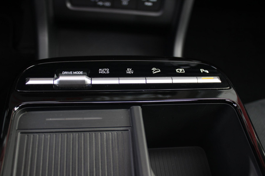 Hyundai Tucson 1.6 T-GDI PHEV 252PK 20TH ANNIVERSARY+ SKY *NIEUW* | PANORAMISCH SCHUIF/KANTELDAK | STUUR / STOELVERWARMING | FULL LED KOPLAMPEN | |HALF ALCANTARA / LEDER 20TH ANNIVERSARY DESIGN MET GROENE STIKSELS | NAVIGATIE | ADAPTIVE CRUISE CONTROL | DRAADLOOS APPLE CARPLAY / ANDROID AUTO | DRAADLOOS TELEFOONLADER | ELEKTRISCH BEDIENBARE ACHTERKLEP | DODEHOEK DETECTIE | 3 FASE CLIMATE CONTROL | KRELL PREMIUM AUDIO | 19"INCH 20TH ANNIVERSARY VELGEN | ZONWERING IN ACHTER PORTIEREN | PINE GREEN MATTE METALLIC LAK | DEURLIJSTEN MET LUXE AFWERKING | DAKRAILS ZWART |