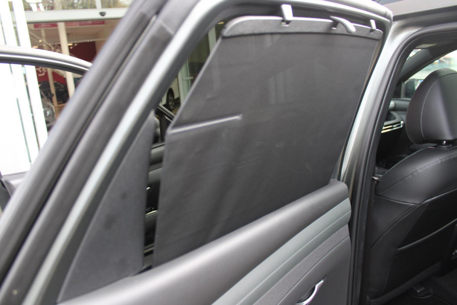 Hyundai Tucson 1.6 T-GDI PHEV 252PK 20TH ANNIVERSARY+ SKY *NIEUW* | PANORAMISCH SCHUIF/KANTELDAK | STUUR / STOELVERWARMING | FULL LED KOPLAMPEN | |HALF ALCANTARA / LEDER 20TH ANNIVERSARY DESIGN MET GROENE STIKSELS | NAVIGATIE | ADAPTIVE CRUISE CONTROL | DRAADLOOS APPLE CARPLAY / ANDROID AUTO | DRAADLOOS TELEFOONLADER | ELEKTRISCH BEDIENBARE ACHTERKLEP | DODEHOEK DETECTIE | 3 FASE CLIMATE CONTROL | KRELL PREMIUM AUDIO | 19"INCH 20TH ANNIVERSARY VELGEN | ZONWERING IN ACHTER PORTIEREN | PINE GREEN MATTE METALLIC LAK | DEURLIJSTEN MET LUXE AFWERKING | DAKRAILS ZWART |