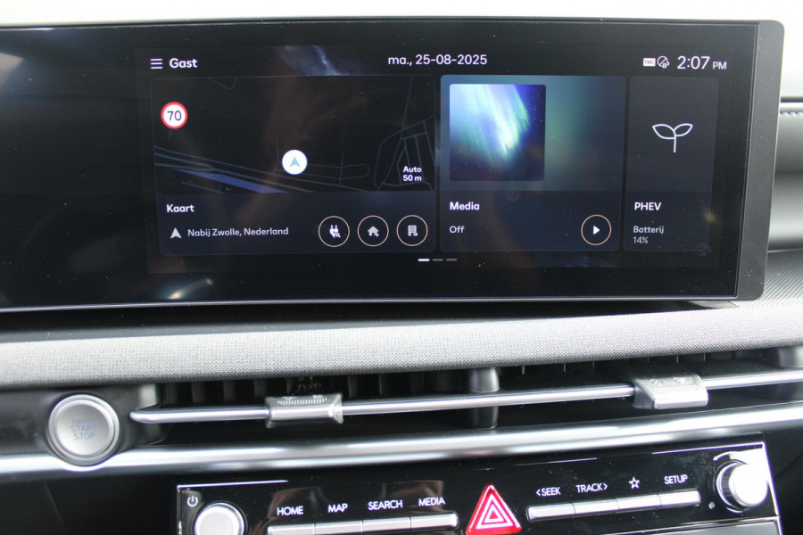 Hyundai Tucson 1.6 T-GDI PHEV 252PK 20TH ANNIVERSARY+ SKY *NIEUW* | PANORAMISCH SCHUIF/KANTELDAK | STUUR / STOELVERWARMING | FULL LED KOPLAMPEN | |HALF ALCANTARA / LEDER 20TH ANNIVERSARY DESIGN MET GROENE STIKSELS | NAVIGATIE | ADAPTIVE CRUISE CONTROL | DRAADLOOS APPLE CARPLAY / ANDROID AUTO | DRAADLOOS TELEFOONLADER | ELEKTRISCH BEDIENBARE ACHTERKLEP | DODEHOEK DETECTIE | 3 FASE CLIMATE CONTROL | KRELL PREMIUM AUDIO | 19"INCH 20TH ANNIVERSARY VELGEN | ZONWERING IN ACHTER PORTIEREN | PINE GREEN MATTE METALLIC LAK | DEURLIJSTEN MET LUXE AFWERKING | DAKRAILS ZWART |