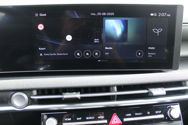 Hyundai Tucson 1.6 T-GDI PHEV 252PK 20TH ANNIVERSARY+ SKY *NIEUW* | PANORAMISCH SCHUIF/KANTELDAK | STUUR / STOELVERWARMING | FULL LED KOPLAMPEN | |HALF ALCANTARA / LEDER 20TH ANNIVERSARY DESIGN MET GROENE STIKSELS | NAVIGATIE | ADAPTIVE CRUISE CONTROL | DRAADLOOS APPLE CARPLAY / ANDROID AUTO | DRAADLOOS TELEFOONLADER | ELEKTRISCH BEDIENBARE ACHTERKLEP | DODEHOEK DETECTIE | 3 FASE CLIMATE CONTROL | KRELL PREMIUM AUDIO | 19"INCH 20TH ANNIVERSARY VELGEN | ZONWERING IN ACHTER PORTIEREN | PINE GREEN MATTE METALLIC LAK | DEURLIJSTEN MET LUXE AFWERKING | DAKRAILS ZWART |
