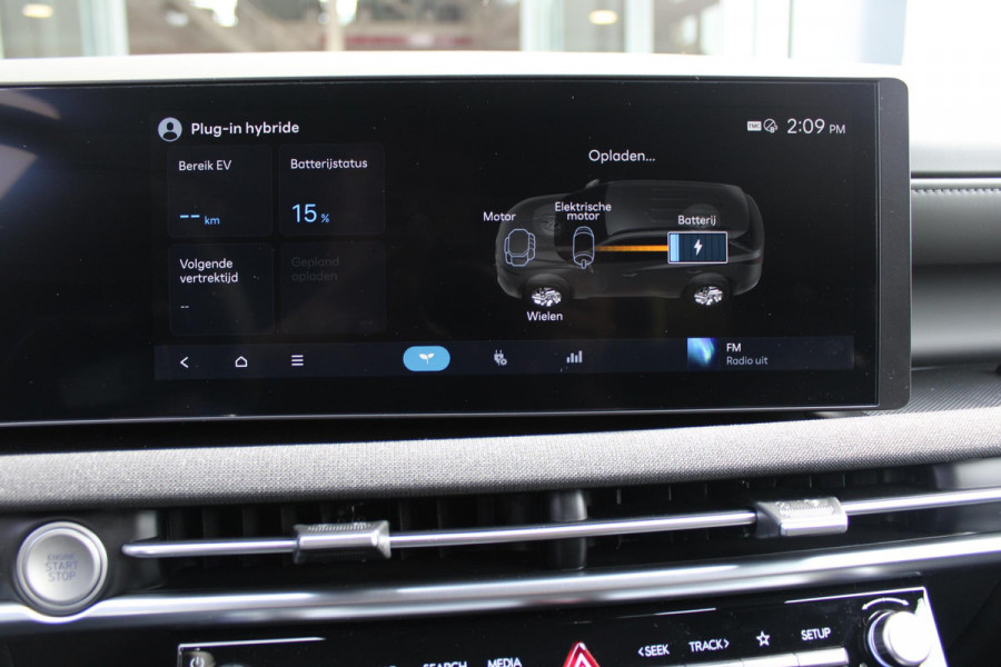 Hyundai Tucson 1.6 T-GDI PHEV 252PK 20TH ANNIVERSARY+ SKY *NIEUW* | PANORAMISCH SCHUIF/KANTELDAK | STUUR / STOELVERWARMING | FULL LED KOPLAMPEN | |HALF ALCANTARA / LEDER 20TH ANNIVERSARY DESIGN MET GROENE STIKSELS | NAVIGATIE | ADAPTIVE CRUISE CONTROL | DRAADLOOS APPLE CARPLAY / ANDROID AUTO | DRAADLOOS TELEFOONLADER | ELEKTRISCH BEDIENBARE ACHTERKLEP | DODEHOEK DETECTIE | 3 FASE CLIMATE CONTROL | KRELL PREMIUM AUDIO | 19"INCH 20TH ANNIVERSARY VELGEN | ZONWERING IN ACHTER PORTIEREN | PINE GREEN MATTE METALLIC LAK | DEURLIJSTEN MET LUXE AFWERKING | DAKRAILS ZWART |