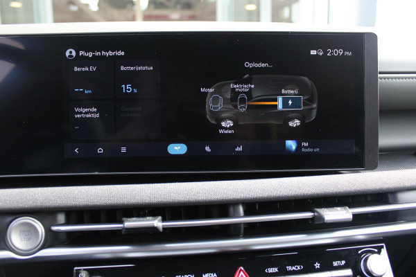 Hyundai Tucson 1.6 T-GDI PHEV 252PK 20TH ANNIVERSARY+ SKY *NIEUW* | PANORAMISCH SCHUIF/KANTELDAK | STUUR / STOELVERWARMING | FULL LED KOPLAMPEN | |HALF ALCANTARA / LEDER 20TH ANNIVERSARY DESIGN MET GROENE STIKSELS | NAVIGATIE | ADAPTIVE CRUISE CONTROL | DRAADLOOS APPLE CARPLAY / ANDROID AUTO | DRAADLOOS TELEFOONLADER | ELEKTRISCH BEDIENBARE ACHTERKLEP | DODEHOEK DETECTIE | 3 FASE CLIMATE CONTROL | KRELL PREMIUM AUDIO | 19"INCH 20TH ANNIVERSARY VELGEN | ZONWERING IN ACHTER PORTIEREN | PINE GREEN MATTE METALLIC LAK | DEURLIJSTEN MET LUXE AFWERKING | DAKRAILS ZWART |