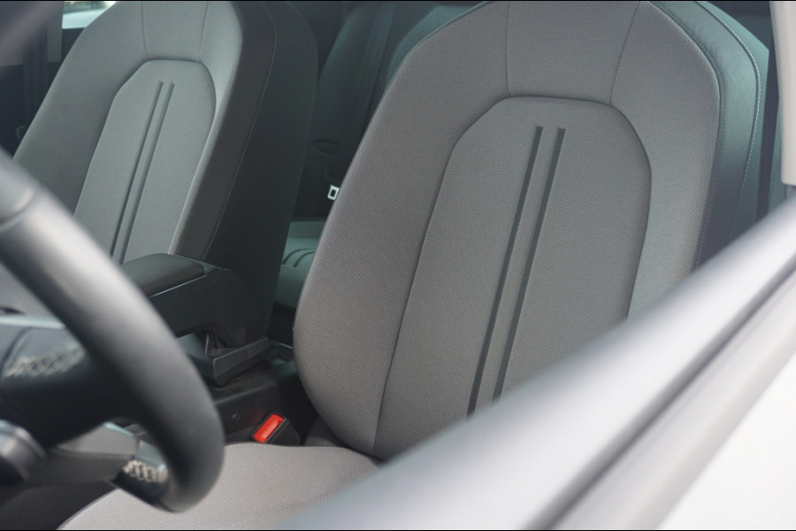 Seat Leon 130PK Style ADAPTIVE | TREKHAAK | WINTERPACK | CAMERA | KEYLESS!