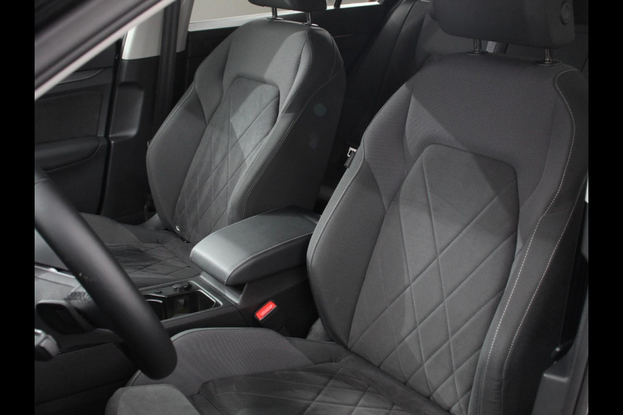 Volkswagen Golf 1.5 eTSI Style Climate control | Adeptieve cruise control | LED Matrix koplampen | Stoel / Stuurverwarming | PDC VA + Camera | Apple carplay/ Andriod auto