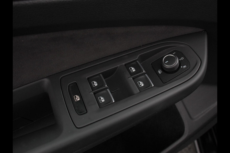 Volkswagen Golf 1.5 eTSI Style Climate control | Adeptieve cruise control | LED Matrix koplampen | Stoel / Stuurverwarming | PDC VA + Camera | Apple carplay/ Andriod auto
