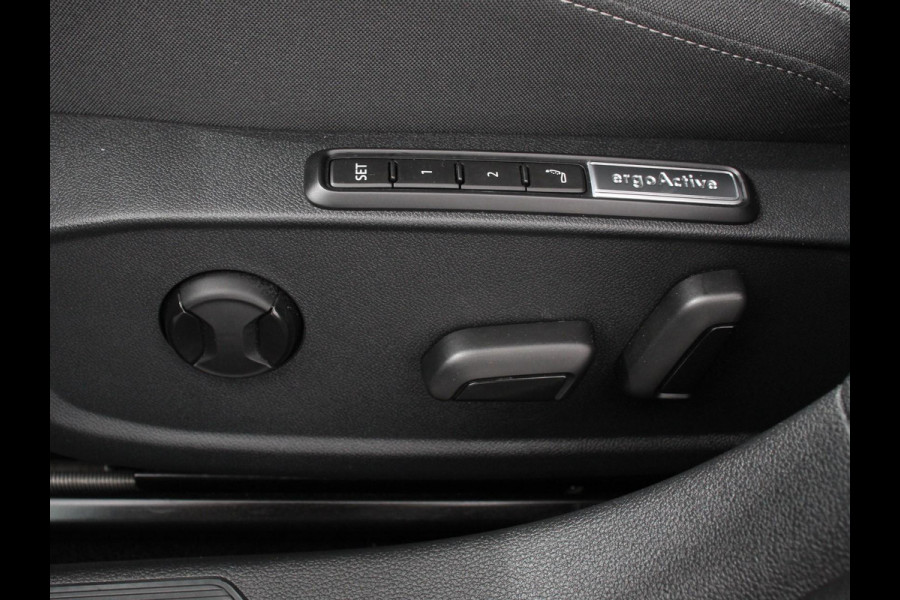 Volkswagen Golf 1.5 eTSI Style Climate control | Adeptieve cruise control | LED Matrix koplampen | Stoel / Stuurverwarming | PDC VA + Camera | Apple carplay/ Andriod auto