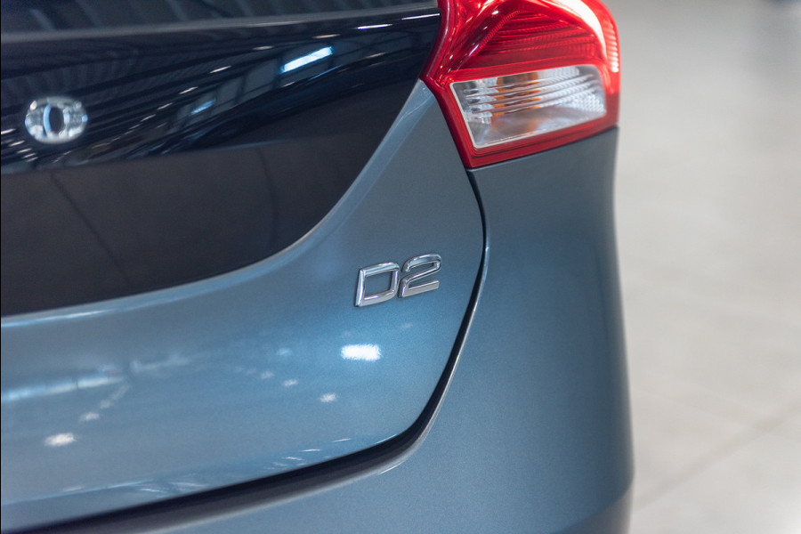 Volvo V40 D2 Aut. Business Parkeercamera CruiseControl 120pk
