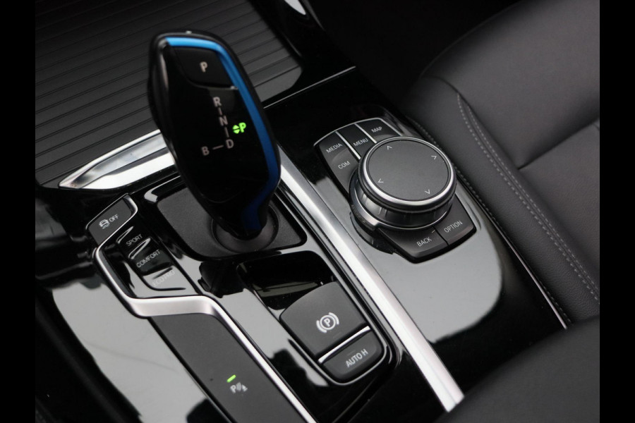 BMW iX3 Executive 80 kWh Trekhaak Pano/dak Leder Apple/Carplay