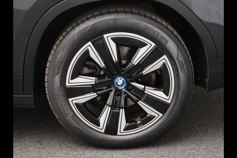 BMW iX3 Executive 80 kWh Trekhaak Pano/dak Leder Apple/Carplay