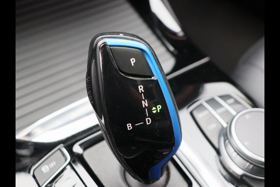 BMW iX3 Executive 80 kWh Trekhaak Pano/dak Leder Apple/Carplay