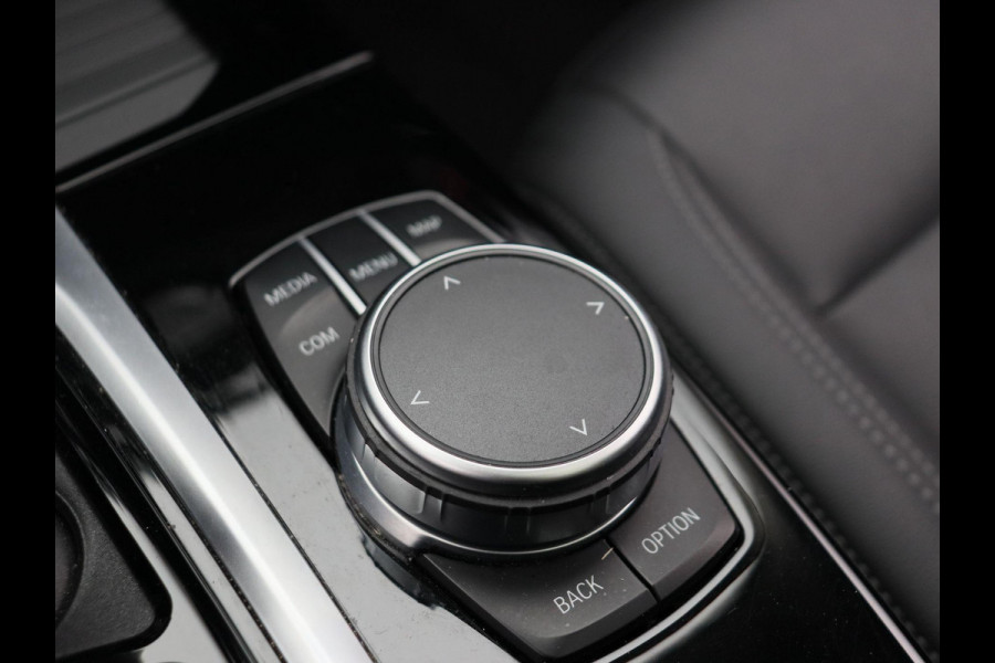 BMW iX3 Executive 80 kWh Trekhaak Pano/dak Leder Apple/Carplay