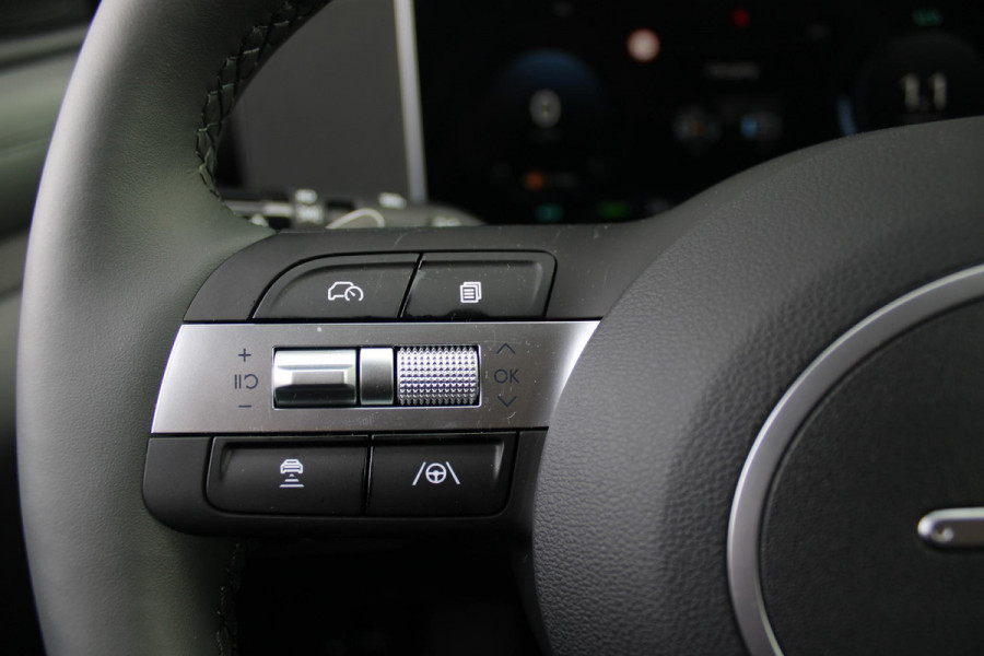 Hyundai Tucson 1.6 T-GDI PHEV 252PK 20TH ANNIVERSARY+SKY *NIEUW* | PANORAMISCH SCHUIF/KANTELDAK | STUUR / STOELVERWARMING | FULL LED KOPLAMPEN | HALF ALCANTARA / LEDER 20TH ANNIVERSARY DESIGN MET GROENE STIKSELS | NAVIGATIE | ADAPTIVE CRUISE CONTROL | DRAADLOOS APPLE CARPLAY / ANDROID AUTO | DRAADLOOS TELEFOONLADER | ELEKTRISCH BEDIENBARE ACHTERKLEP | DODEHOEK DETECTIE | 3 FASE CLIMATE CONTROL | KRELL PREMIUM AUDIO | 19"INCH 20TH ANNIVERSARY VELGEN | ZONWERING IN ACHTER PORTIEREN | PINE GREEN MATTE METALLIC LAK | DEURLIJSTEN MET LUXE AFWERKING | DAKRAILS ZWART |