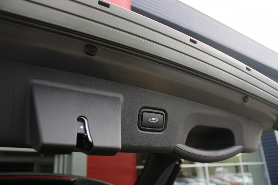 Hyundai Tucson 1.6 T-GDI PHEV 252PK 20TH ANNIVERSARY+SKY *NIEUW* | PANORAMISCH SCHUIF/KANTELDAK | STUUR / STOELVERWARMING | FULL LED KOPLAMPEN | HALF ALCANTARA / LEDER 20TH ANNIVERSARY DESIGN MET GROENE STIKSELS | NAVIGATIE | ADAPTIVE CRUISE CONTROL | DRAADLOOS APPLE CARPLAY / ANDROID AUTO | DRAADLOOS TELEFOONLADER | ELEKTRISCH BEDIENBARE ACHTERKLEP | DODEHOEK DETECTIE | 3 FASE CLIMATE CONTROL | KRELL PREMIUM AUDIO | 19"INCH 20TH ANNIVERSARY VELGEN | ZONWERING IN ACHTER PORTIEREN | PINE GREEN MATTE METALLIC LAK | DEURLIJSTEN MET LUXE AFWERKING | DAKRAILS ZWART |