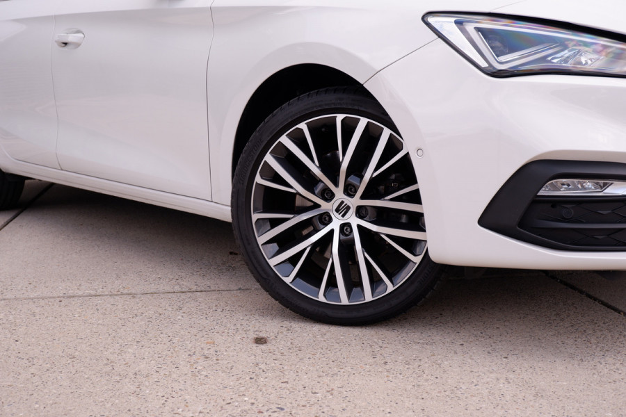 Seat Leon Sportstourer 1.5 eTSI Xcellence M-Hybrid | Elek Trekhaak | Sfeerverl. | LED | Carplay | Camera | Navi | Keyless | Adap. Cruise
