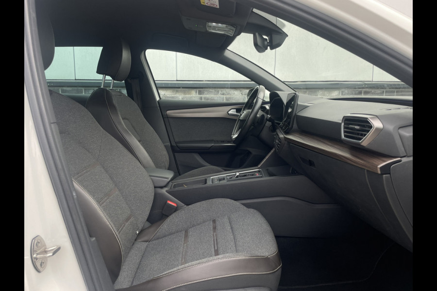 Seat Leon Sportstourer 1.5 eTSI Xcellence M-Hybrid | Elek Trekhaak | Sfeerverl. | LED | Carplay | Camera | Navi | Keyless | Adap. Cruise