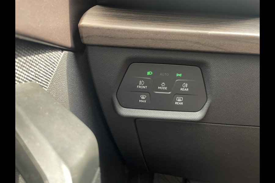 Seat Leon Sportstourer 1.5 eTSI Xcellence M-Hybrid | Elek Trekhaak | Sfeerverl. | LED | Carplay | Camera | Navi | Keyless | Adap. Cruise